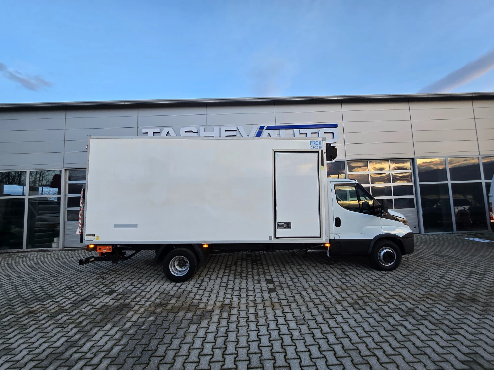 Iveco Daily 70C17* Хладилен* XARIOS 600* + Ток* Падащ борд!! - изображение 2