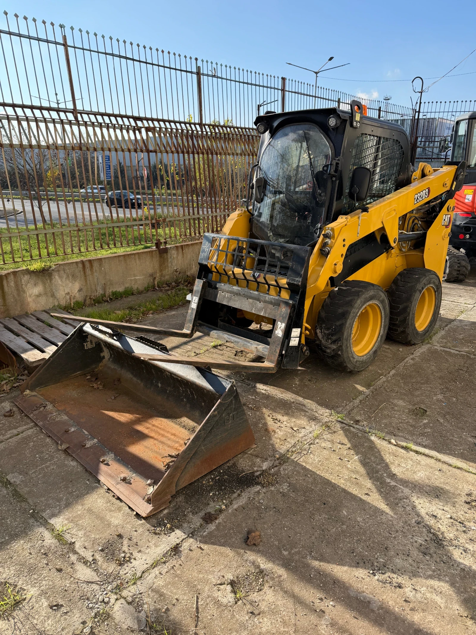 ���� ����� �������� Cat 232D3 | Mobile.bg � ����������� 1