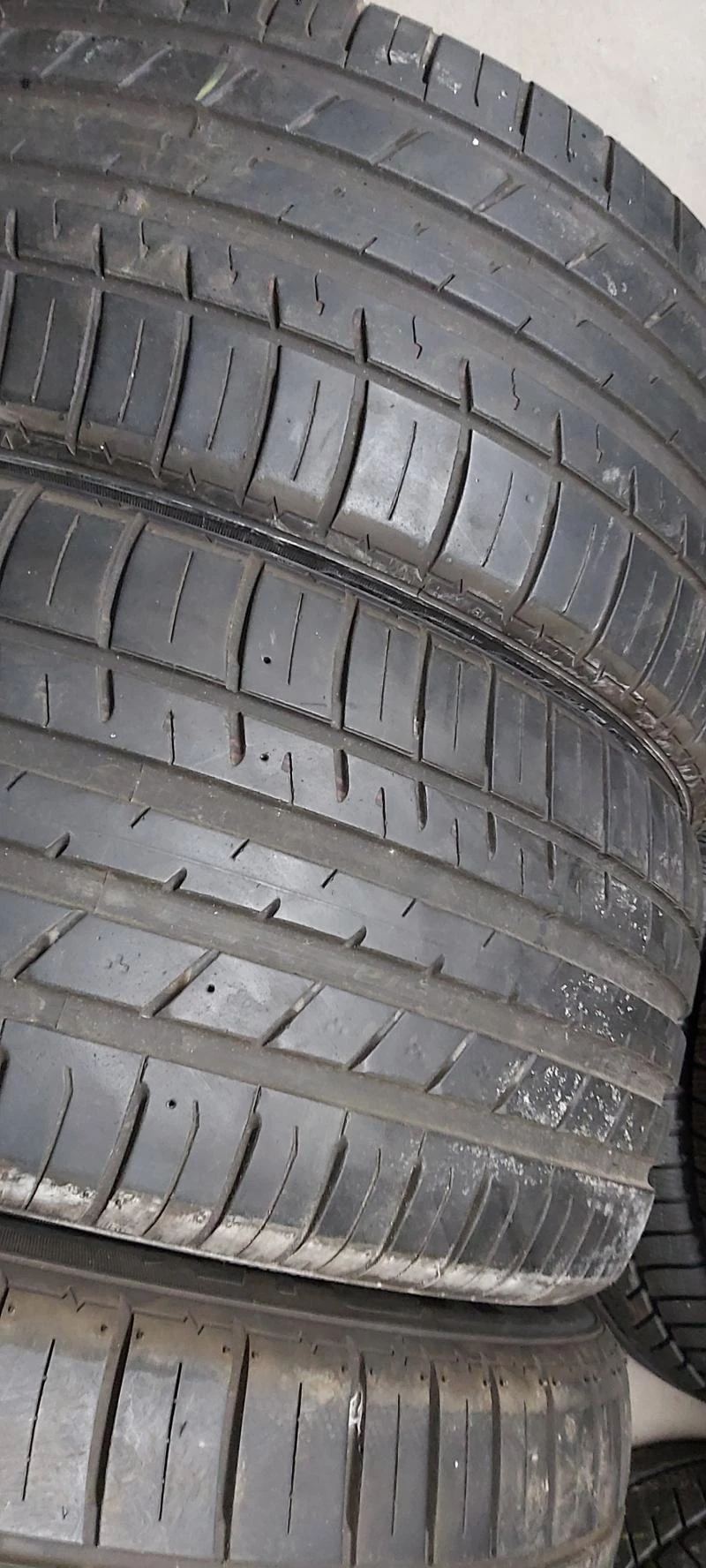 Гуми Летни 255/40R19, снимка 2 - Гуми и джанти - 32571903