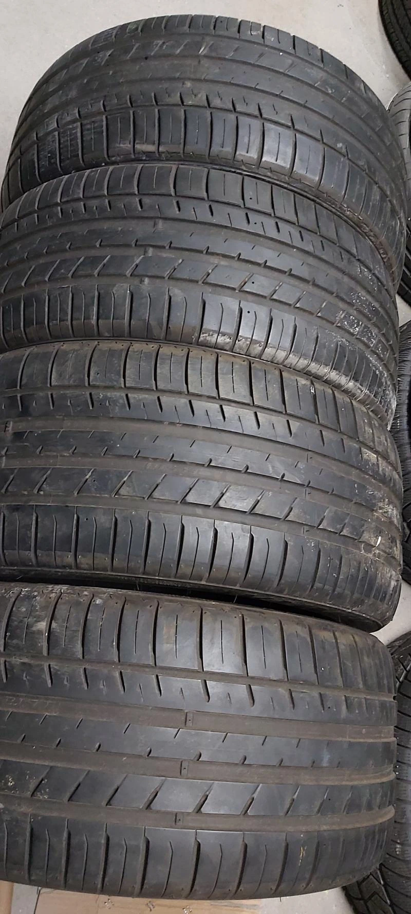 Гуми Летни 255/40R19, снимка 1 - Гуми и джанти - 32571903