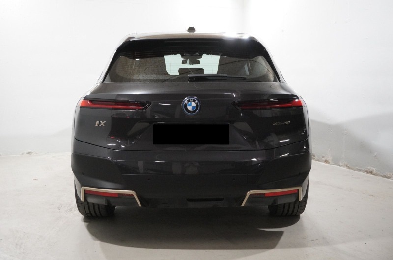 BMW iX xDrive40*Titanbronze*Iconic*Harman Kardon*ГАРАНЦИЯ, снимка 5 - Автомобили и джипове - 46275185