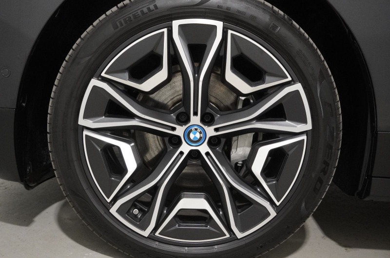 BMW iX xDrive40*Titanbronze*Iconic*Harman Kardon*ГАРАНЦИЯ, снимка 7 - Автомобили и джипове - 46275185