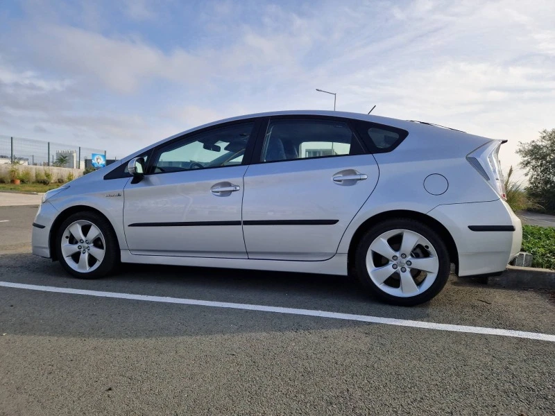 Toyota Prius 1.8 Live, снимка 7 - Автомобили и джипове - 47084618