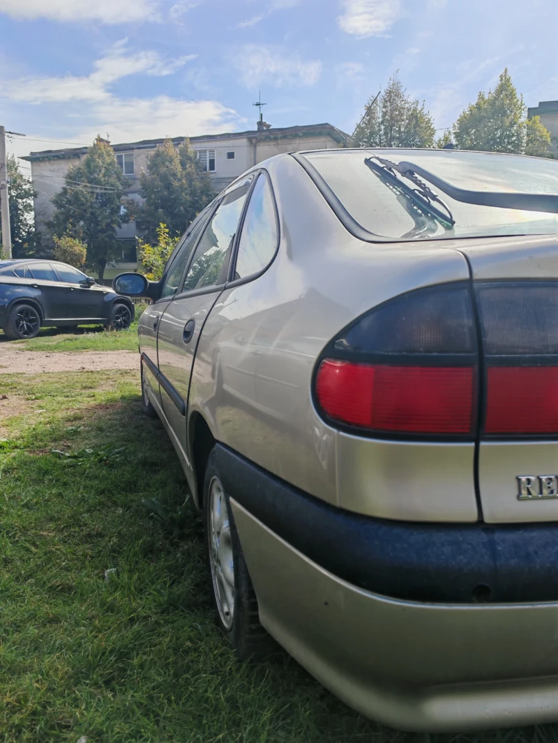 Renault Laguna 2.0 с ГИ, снимка 4 - Автомобили и джипове - 47707002