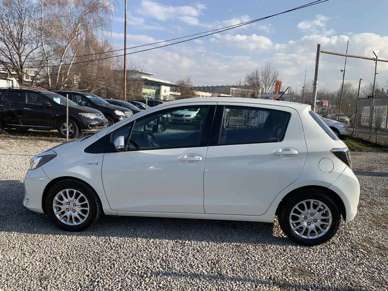 Toyota Yaris 1.5 hhybrid, снимка 7 - Автомобили и джипове - 48907542