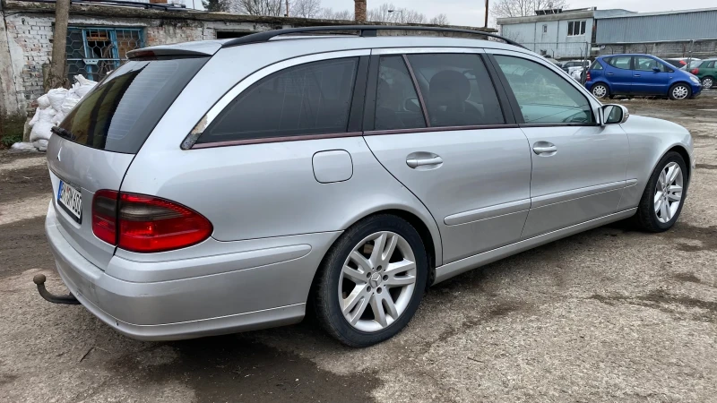 Mercedes-Benz E 220, снимка 3 - Автомобили и джипове - 49575918