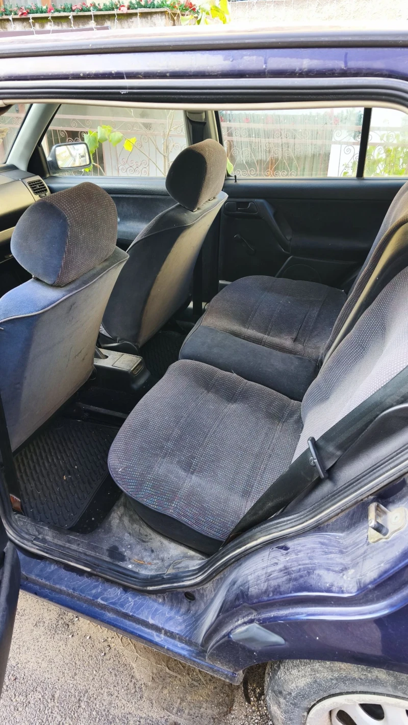 VW Golf 1.6 benzin, снимка 4 - Автомобили и джипове - 52679742