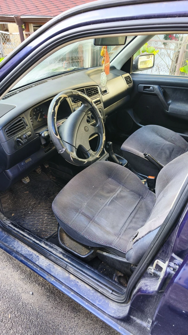 VW Golf 1.6 benzin, снимка 3 - Автомобили и джипове - 52679742