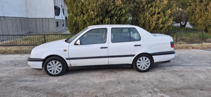 VW Vento, снимка 3 - Автомобили и джипове - 52683973