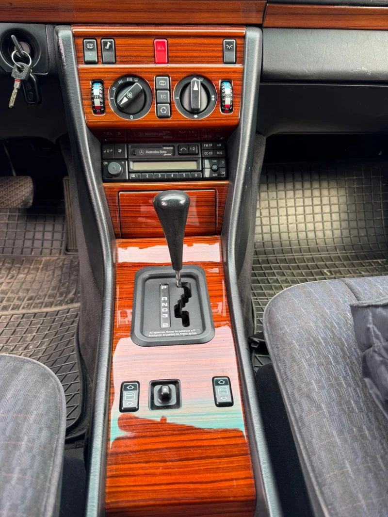 Mercedes-Benz 124 300 td, снимка 4 - Автомобили и джипове - 52799424