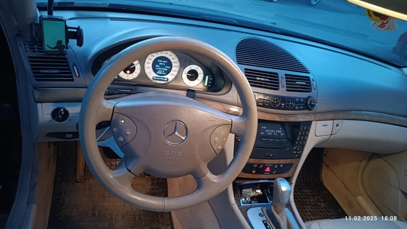 Mercedes-Benz E 270 CDI, снимка 7 - Автомобили и джипове - 53001392