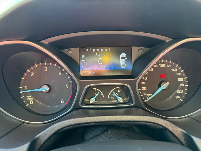 Ford Focus 1.5, снимка 7 - Автомобили и джипове - 53440441