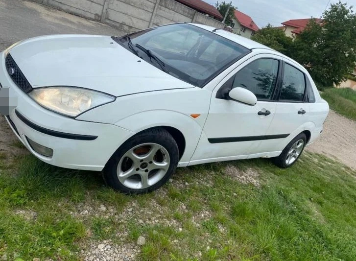 Ford Focus 1.6, снимка 3 - Автомобили и джипове - 47786092