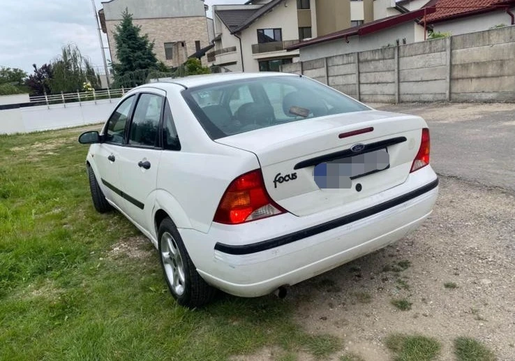 Ford Focus 1.6, снимка 4 - Автомобили и джипове - 47786092