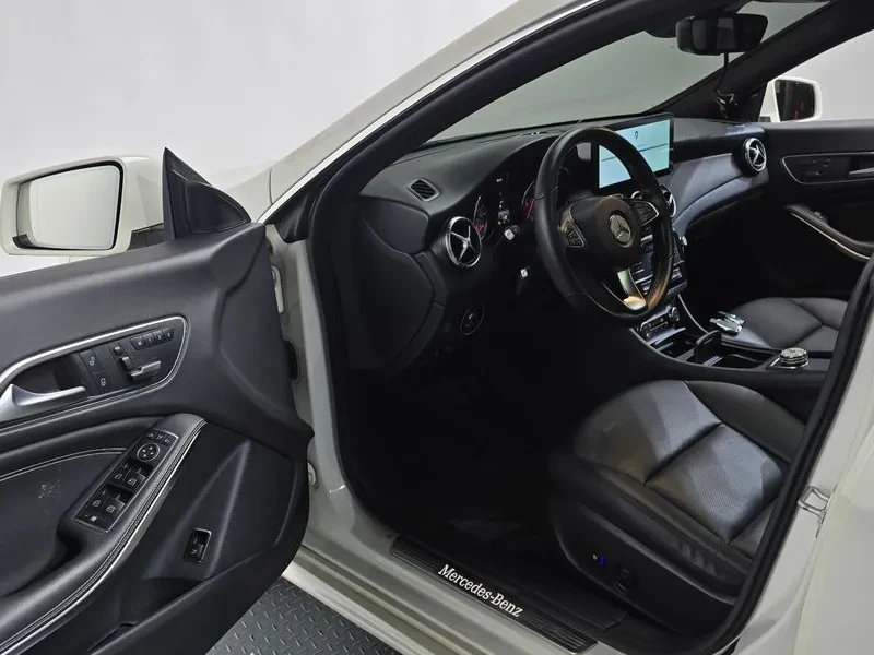 Mercedes-Benz CLA 200 CDI, снимка 10 - Автомобили и джипове - 55096852