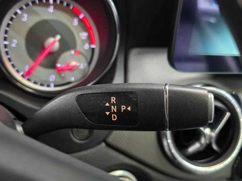 Mercedes-Benz CLA 200 CDI, снимка 9 - Автомобили и джипове - 55096852
