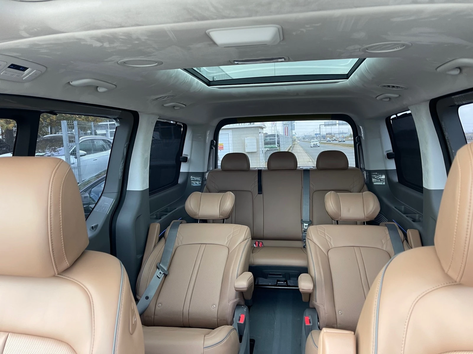 Hyundai Staria 44/6+ 1/luxury+  | Mobile.bg   13