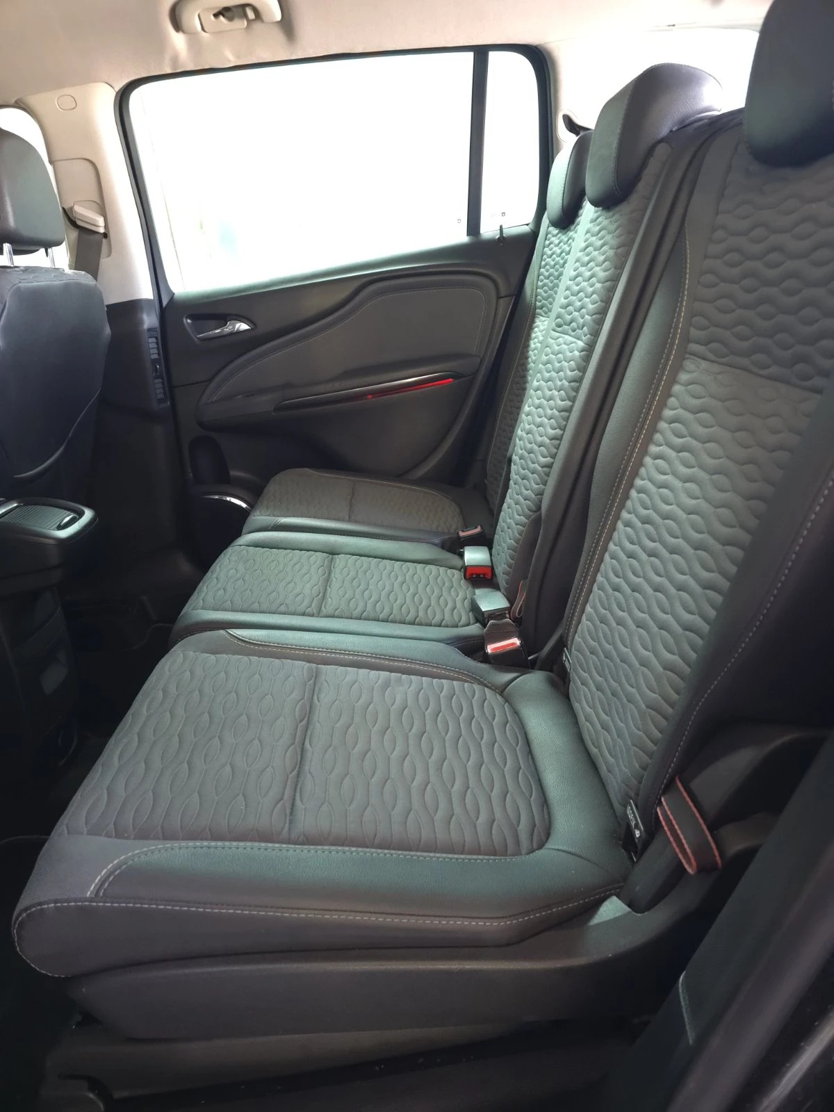 Opel Zafira 2.0 CDI, снимка 11 - Автомобили и джипове - 53976005