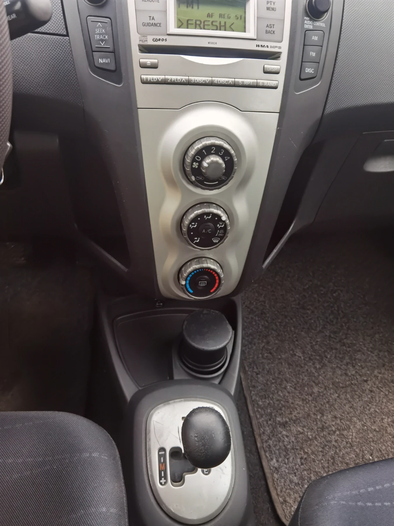 Toyota Yaris, снимка 12 - Автомобили и джипове - 54687945