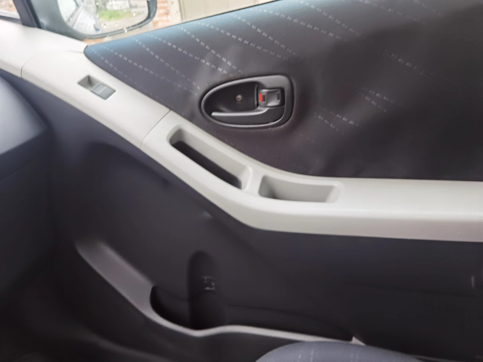 Toyota Yaris, снимка 11 - Автомобили и джипове - 54687945