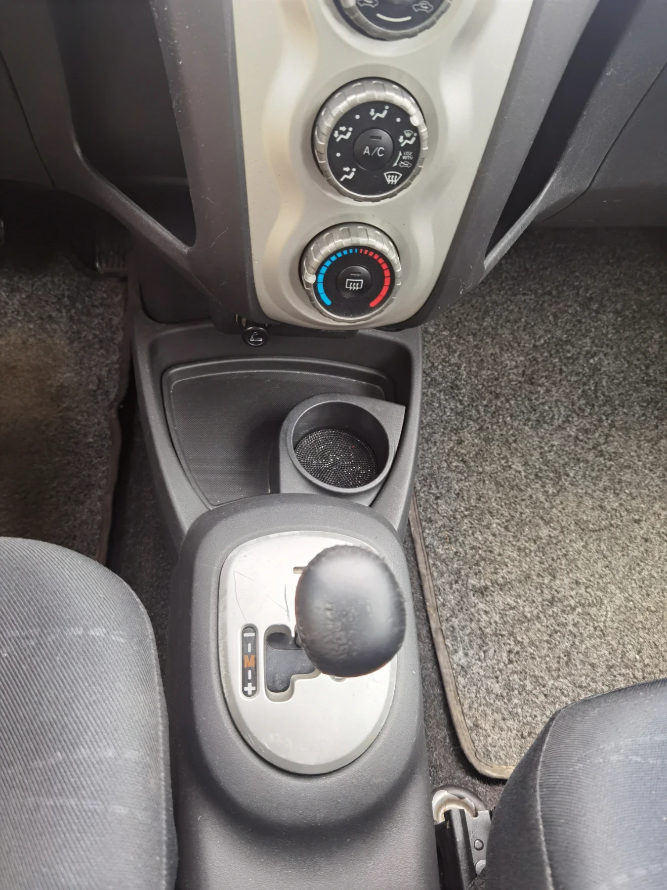 Toyota Yaris, снимка 9 - Автомобили и джипове - 54687945
