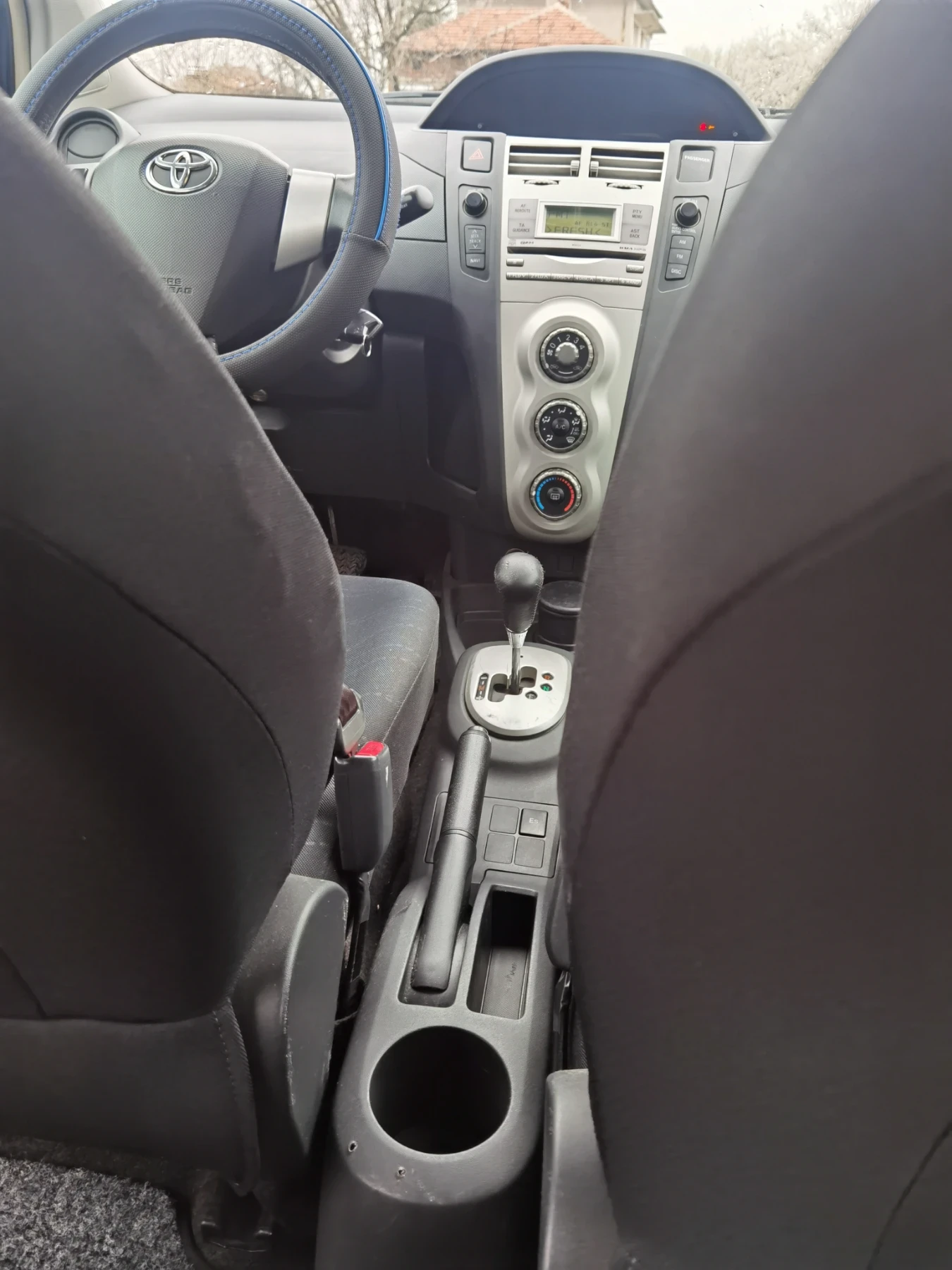 Toyota Yaris, снимка 14 - Автомобили и джипове - 54687945