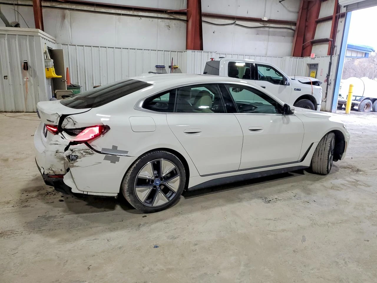 BMW i4 XDRIVE 40 | Mobile.bg � ����������� 5