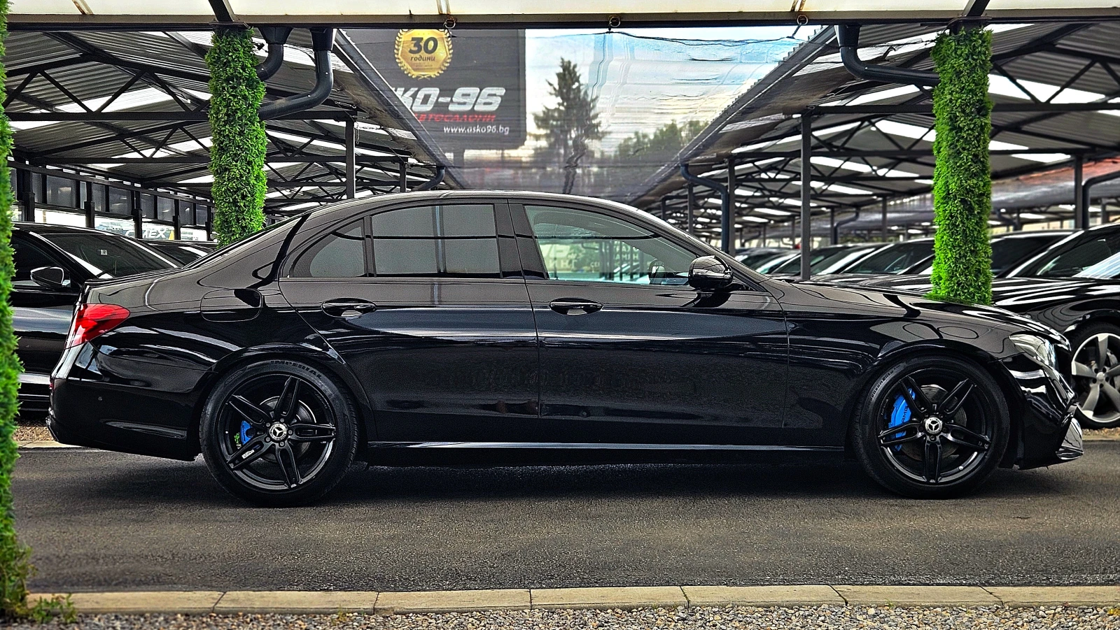 Mercedes-Benz E 220 6.3AMG/4D BURMESTER/360CAM/HUD/ПОДГРЕВ/CAR PLAY/LI, снимка 4 - Автомобили и джипове - 54773811