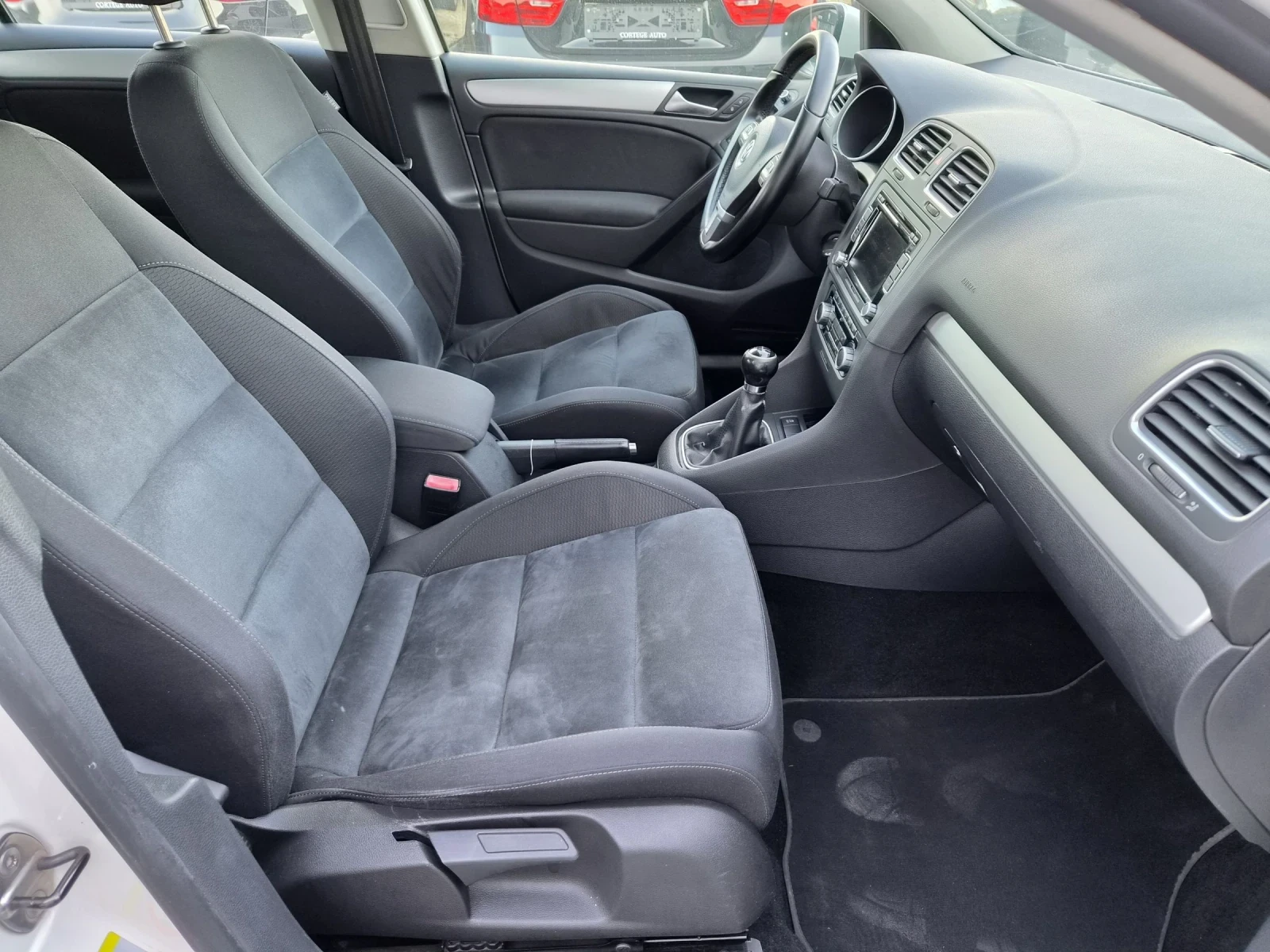 VW Golf 1.6TDI  EURO 5 NAVI, снимка 10 - Автомобили и джипове - 54974850