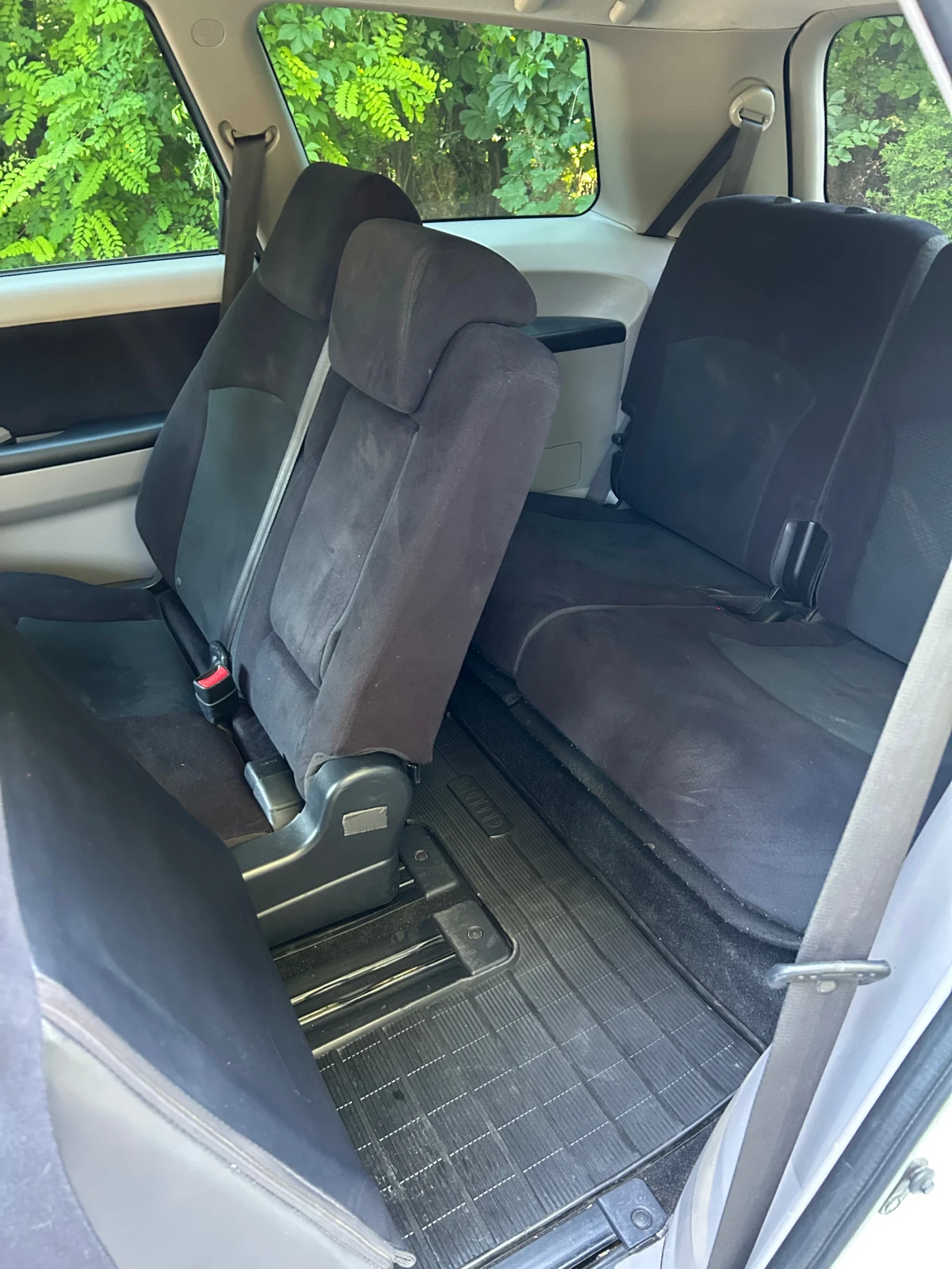 Mitsubishi Grandis 2.0 disel 140 кс 7 местен, снимка 6 - Автомобили и джипове - 55158293