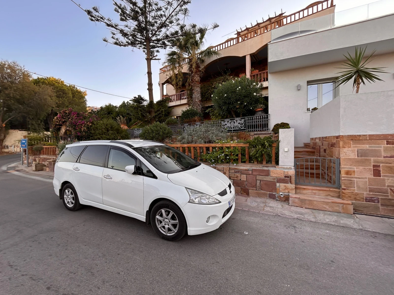 Mitsubishi Grandis 2.0 disel 140 кс 7 местен