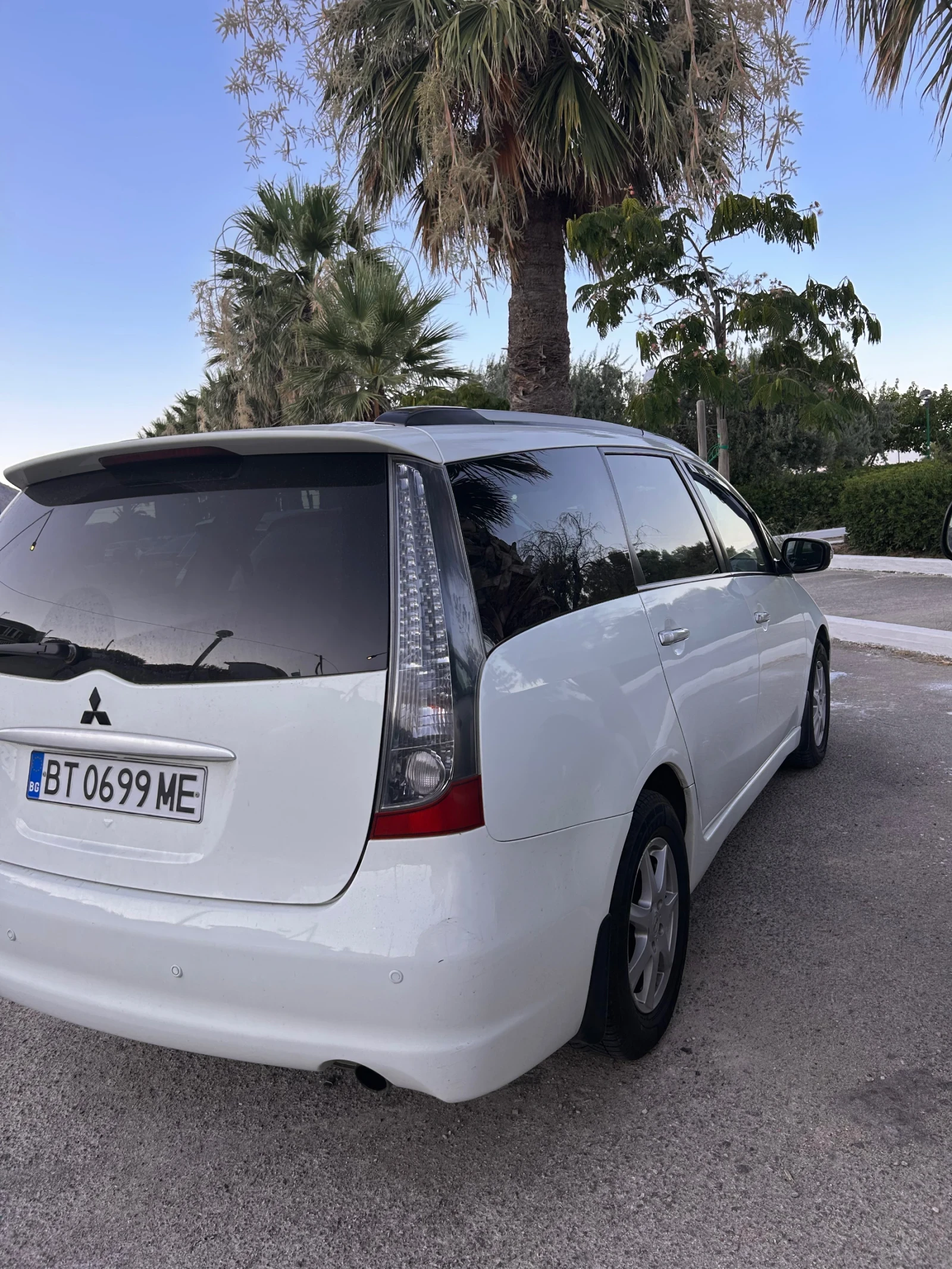 Mitsubishi Grandis 2.0 disel 140 кс 7 местен, снимка 4 - Автомобили и джипове - 55419489