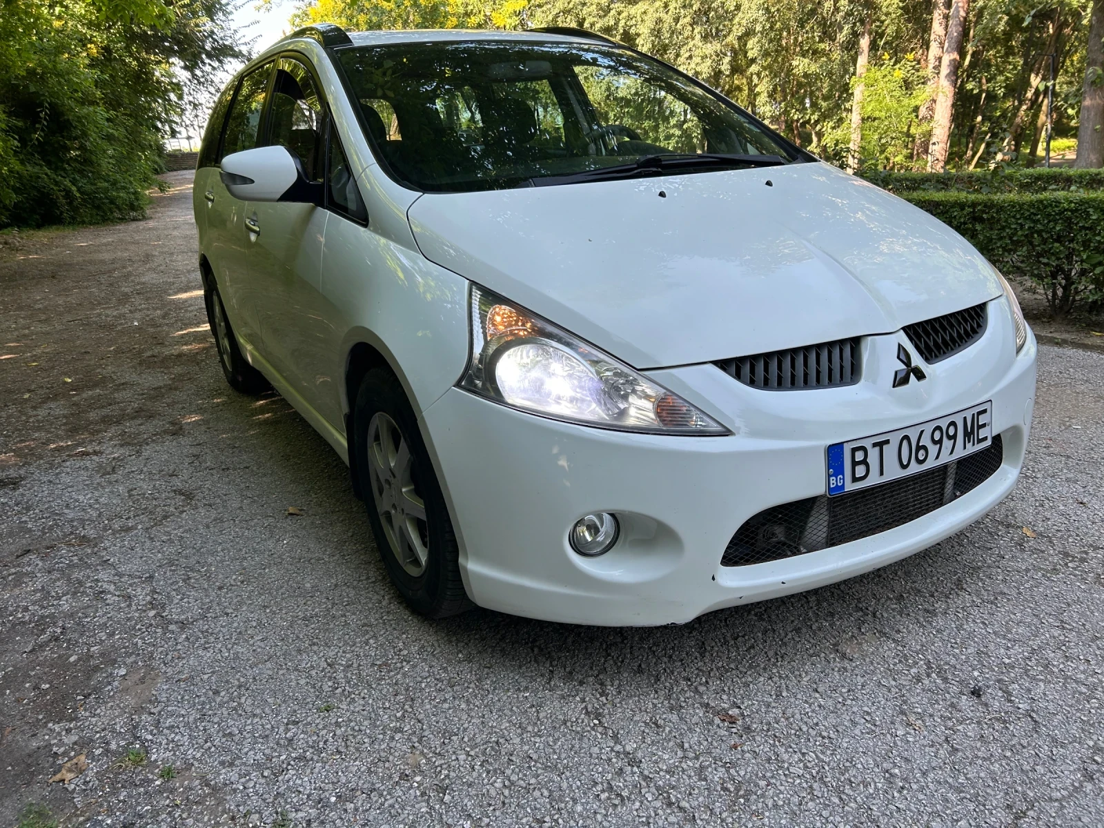 Mitsubishi Grandis 2.0 disel 140 кс 7 местен, снимка 3 - Автомобили и джипове - 55158293