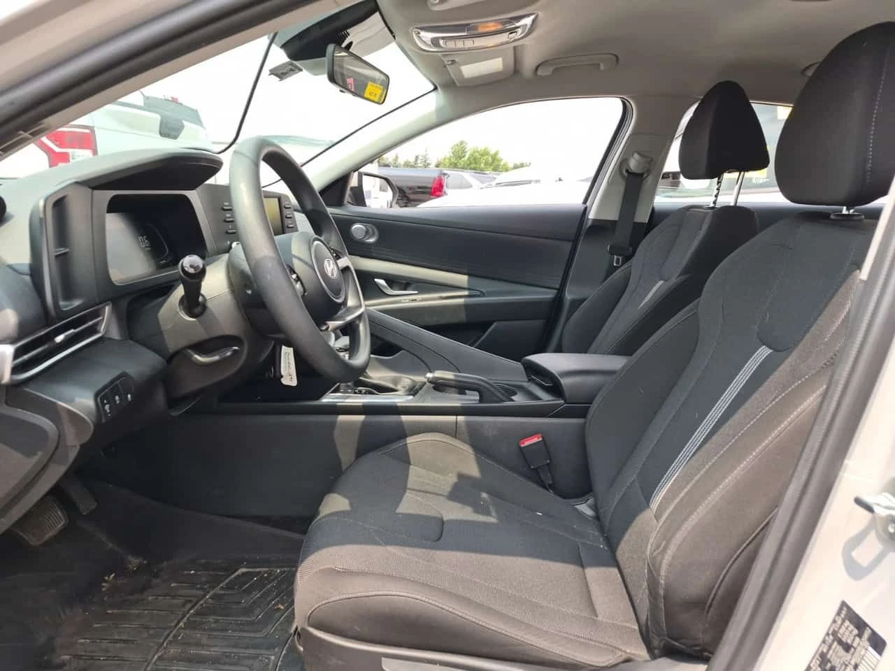 Hyundai Elantra ESSENTIAL * CARFAX * БЕЗ ПЪРВОНАЧАЛНА ВНОСКА, снимка 5 - Автомобили и джипове - 55475222