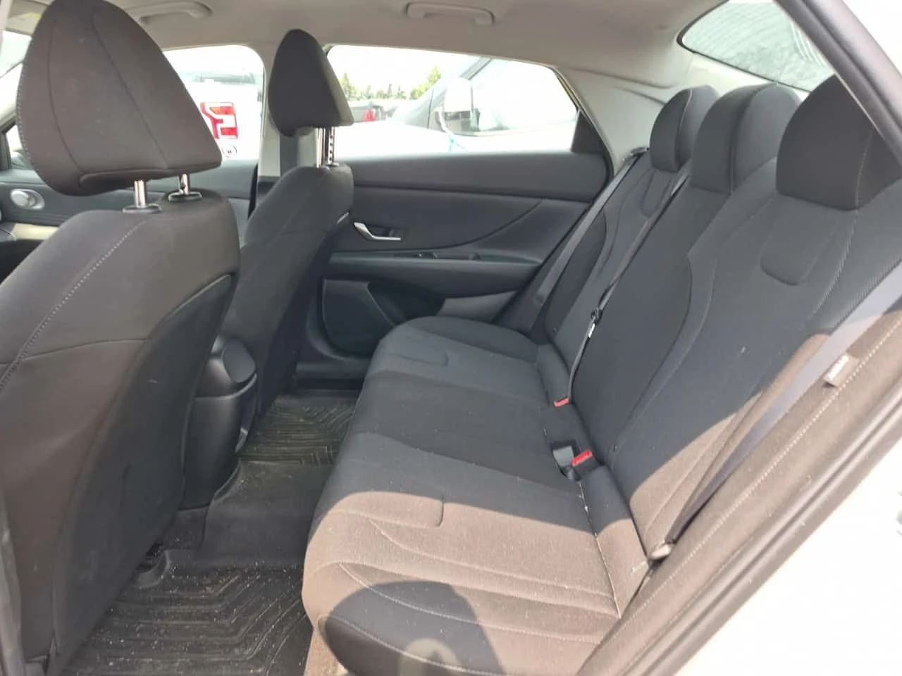 Hyundai Elantra ESSENTIAL * CARFAX * БЕЗ ПЪРВОНАЧАЛНА ВНОСКА, снимка 11 - Автомобили и джипове - 55475222