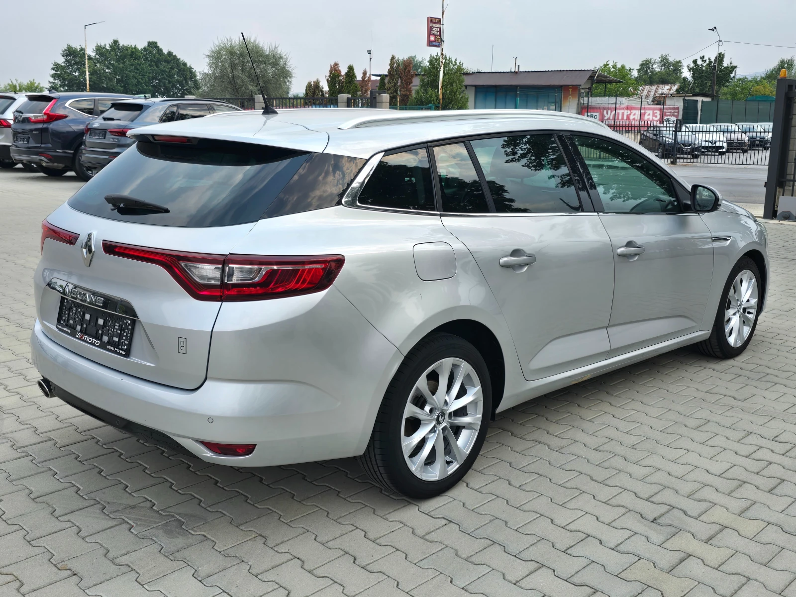 Renault Megane 1.5DCI, 110к.с., Кожа, Нави, 2017г., снимка 2 - Автомобили и джипове - 55736729