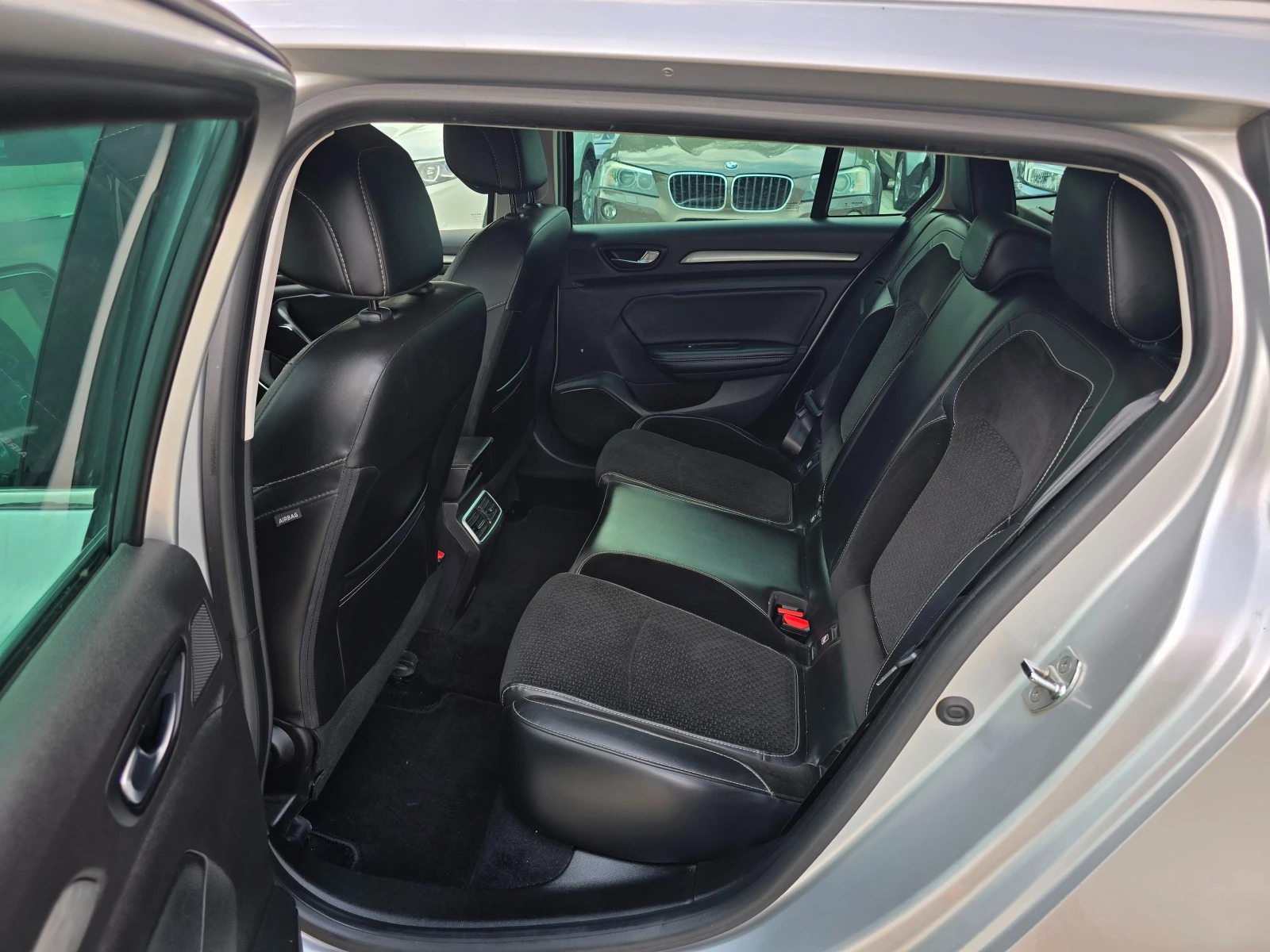 Renault Megane 1.5DCI, 110к.с., Кожа, Нави, 2017г., снимка 7 - Автомобили и джипове - 55736729
