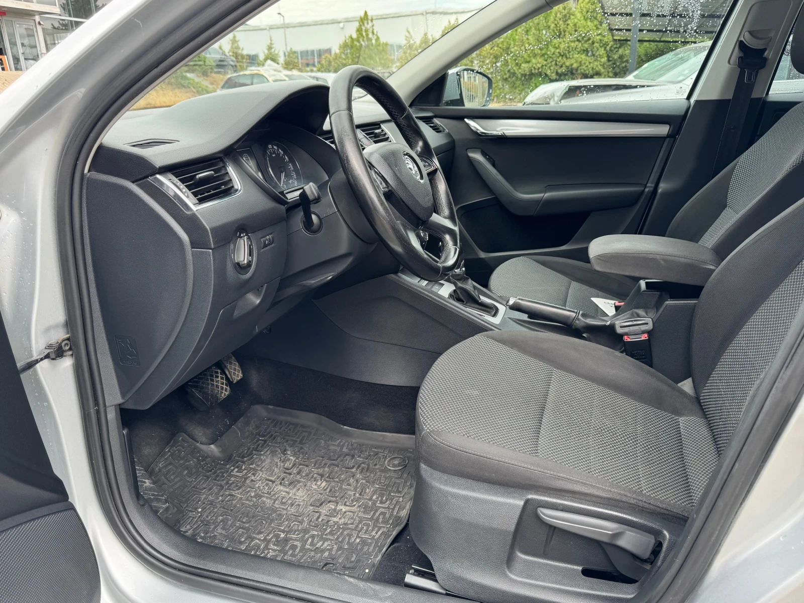 Skoda Octavia 2.0TDI 4x4 DSG, снимка 7 - Автомобили и джипове - 55948856