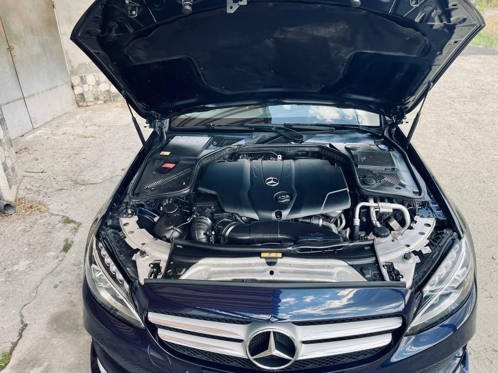 Mercedes-Benz C 220 AMG LINE. LED. , снимка 8 - Автомобили и джипове - 56012190