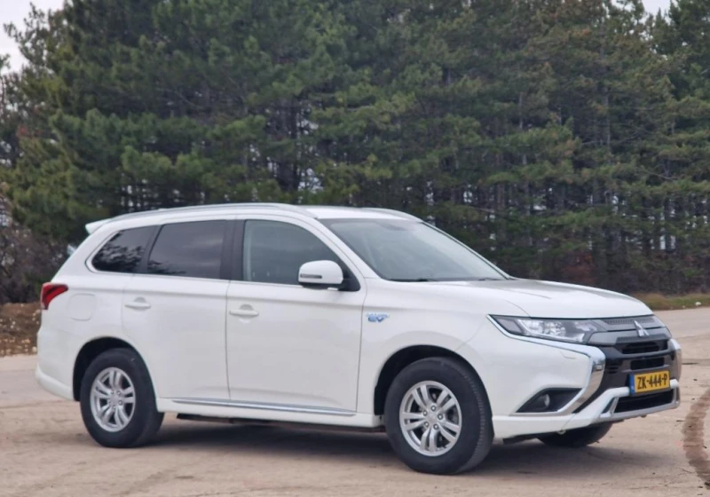 Mitsubishi Outlander PHEV, Plugin Hybride, снимка 6 - Автомобили и джипове - 49670818