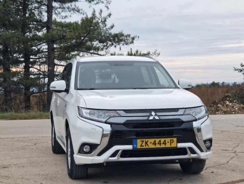 Mitsubishi Outlander PHEV, Plugin Hybride, снимка 9 - Автомобили и джипове - 49670818
