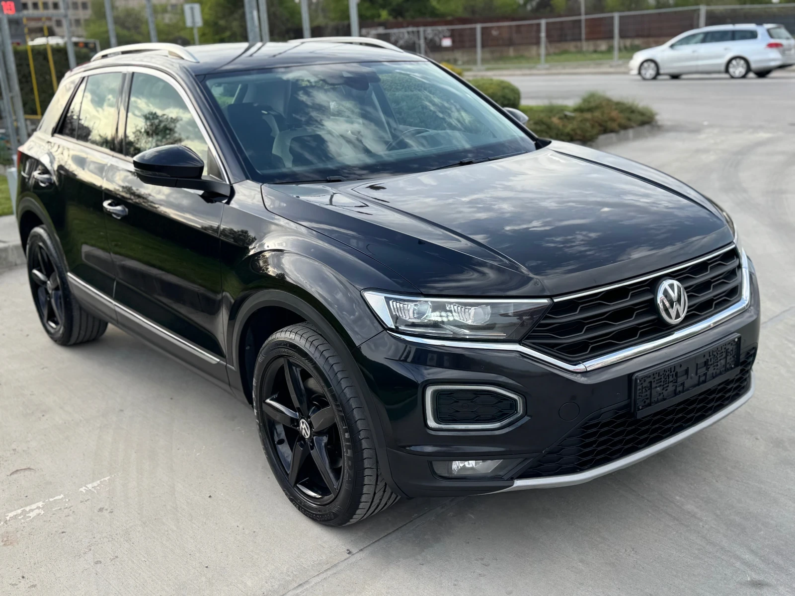 VW T-Roc 2.0TDI SPORT - изображение 2