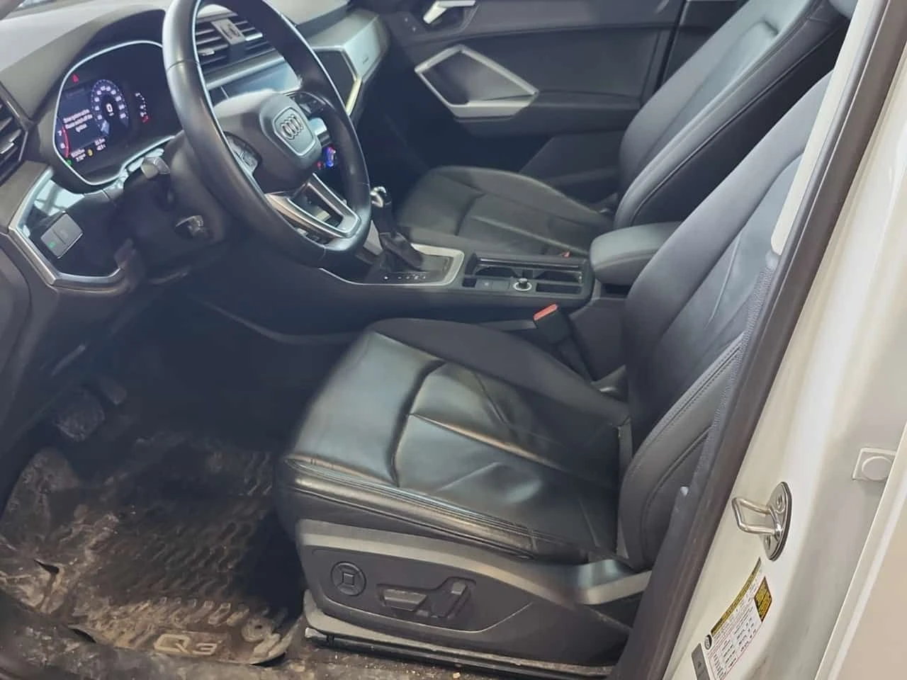 Audi Q3 KOMFORT | PANO | KEYLESS | ПОДГРЕВ | CARFAX, снимка 5 - Автомобили и джипове - 53805162