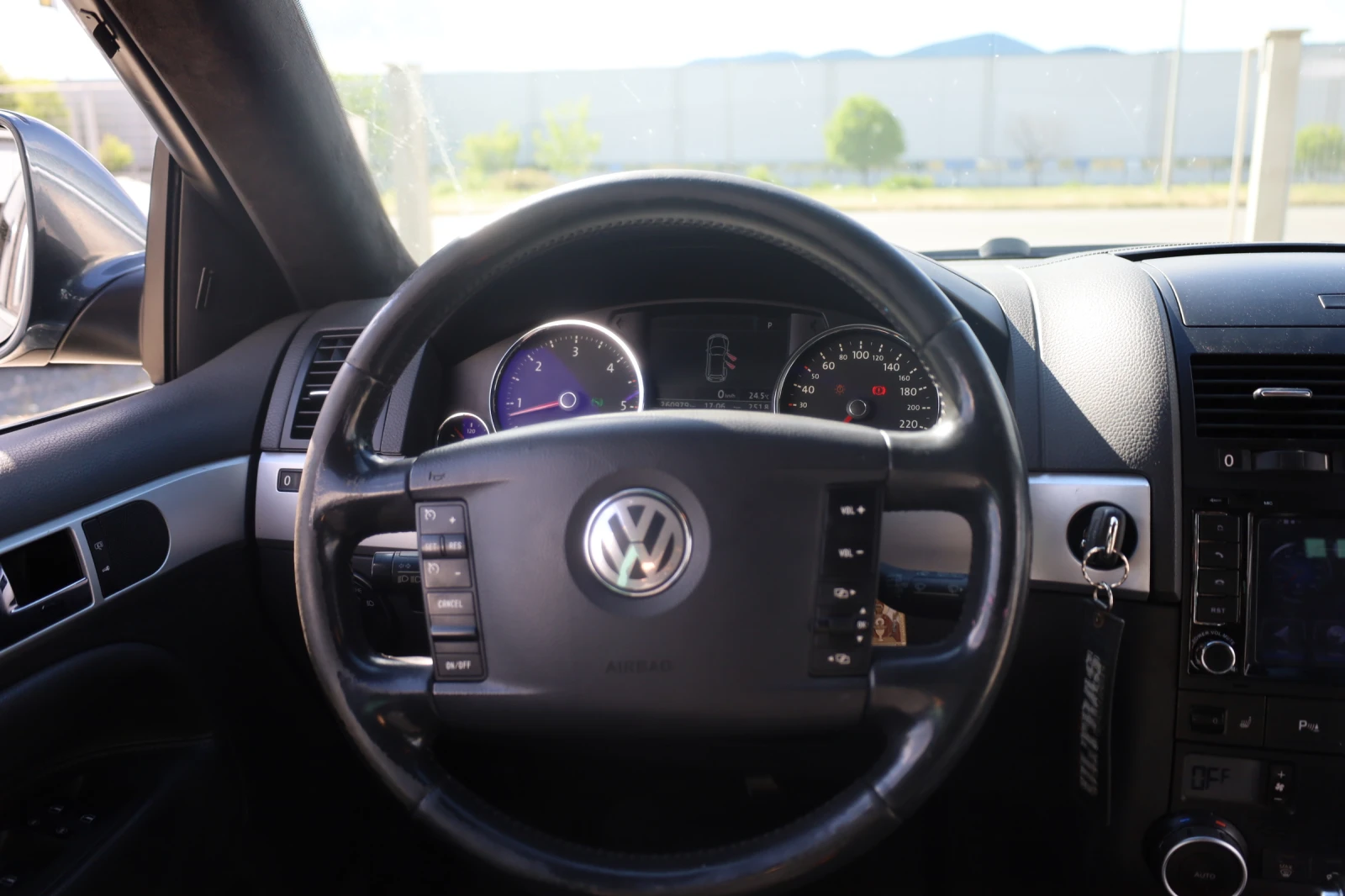 VW Touareg 3.0TDI - лизинг без първоначална, снимка 6 - Автомобили и джипове - 54605345