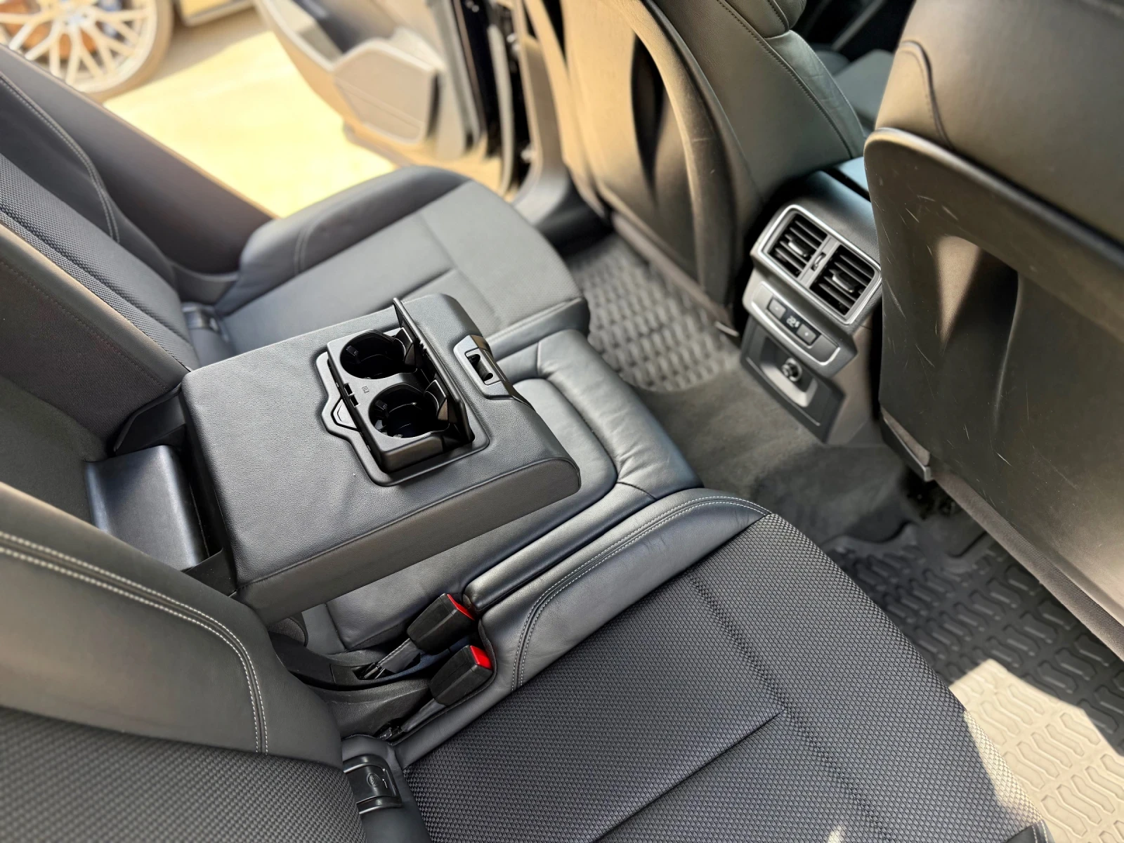 Audi Q5 S-LINE / 5.0TDI-286HP-4X4 / ПОДГРЕВ / DISTRONIC + , снимка 12 - Автомобили и джипове - 54922860