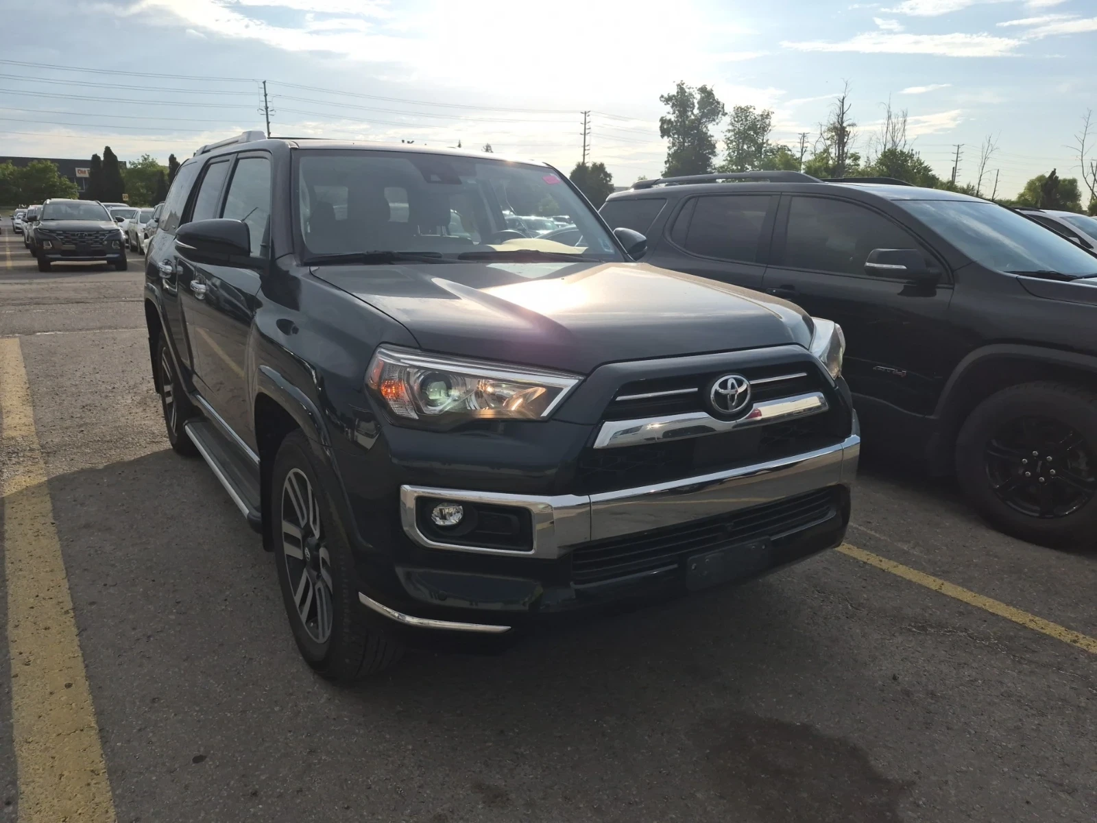 Toyota 4runner LIMITED * 4WD * 2022 * CARFAX * 7 МЕСТЕН * , снимка 2 - Автомобили и джипове - 55174875
