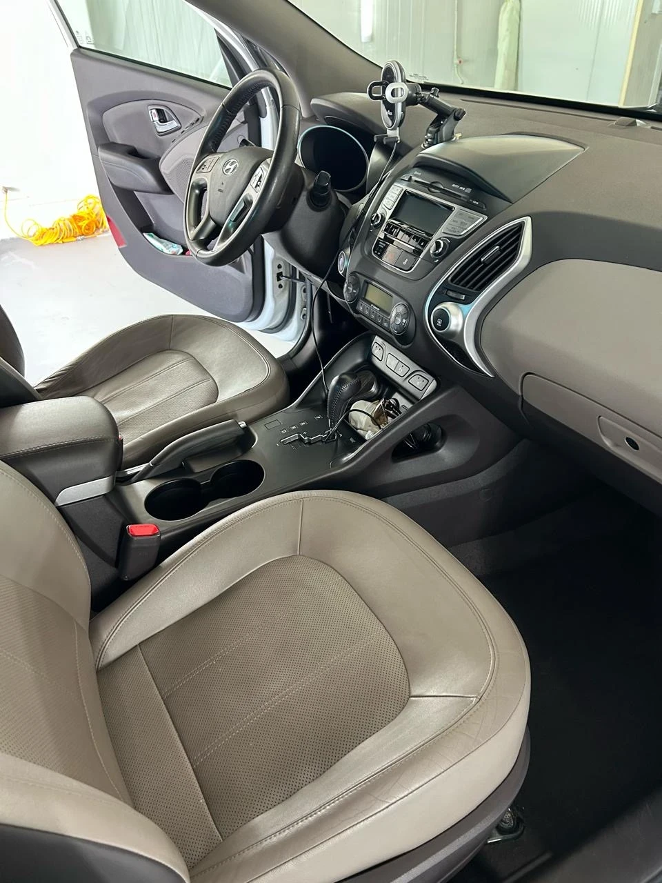 Hyundai IX35 2.0 бензин автомат 4х4, снимка 8 - Автомобили и джипове - 55504245