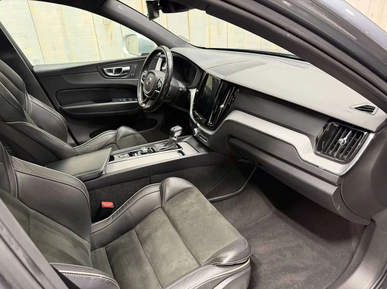 Volvo XC60 * T6 AWD R DESIGN| 21 WHEELS| 2 SETS * CARFAX * ЦЕ, снимка 11 - Автомобили и джипове - 55626815