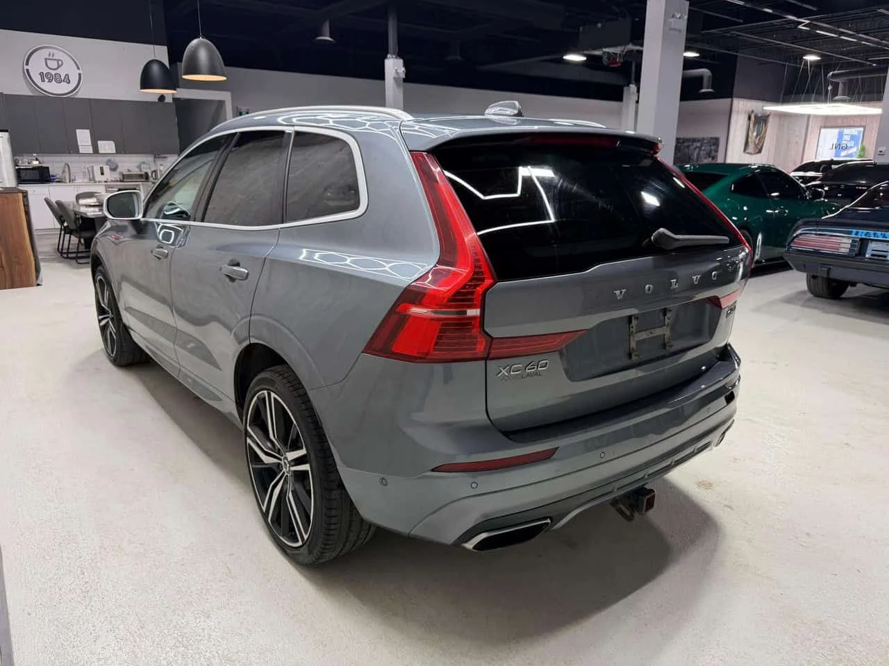 Volvo XC60 * T6 AWD R DESIGN| 21 WHEELS| 2 SETS * CARFAX * ЦЕ, снимка 5 - Автомобили и джипове - 55626815