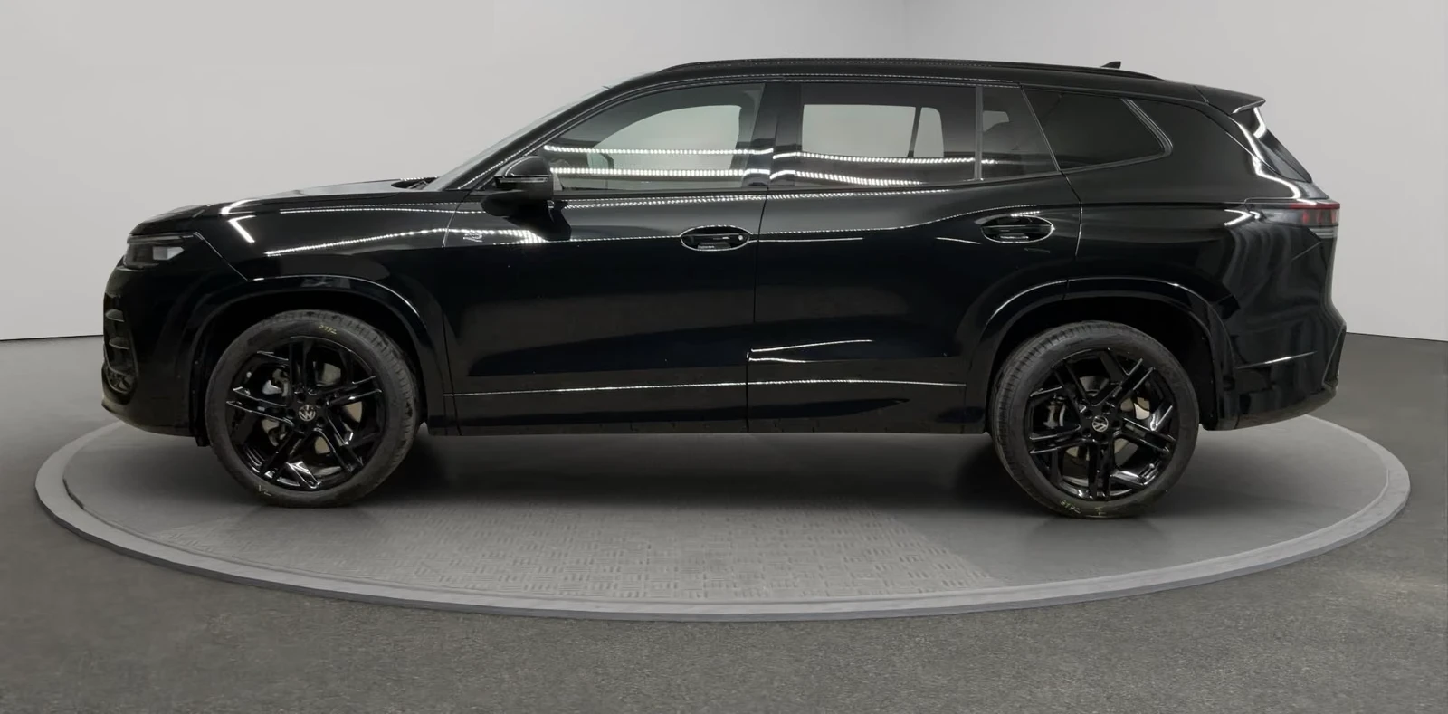 VW Tayron 6+ 1* R-LINE* BLACK* HEAD-UP* H&K* 360CAM* DISTR* , снимка 3 - Автомобили и джипове - 56278976
